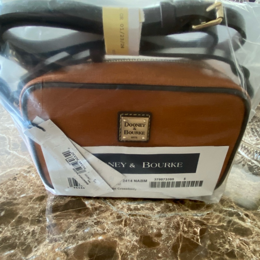 NWT Dooney & Bourke Saffiano Crossbody Bag